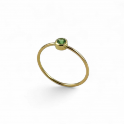 Anello in oro giallo con zavoriti