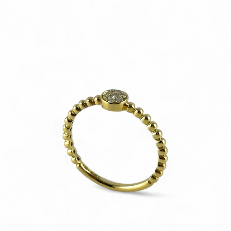 Anello in oro giallo con pavè tondo di diamanti