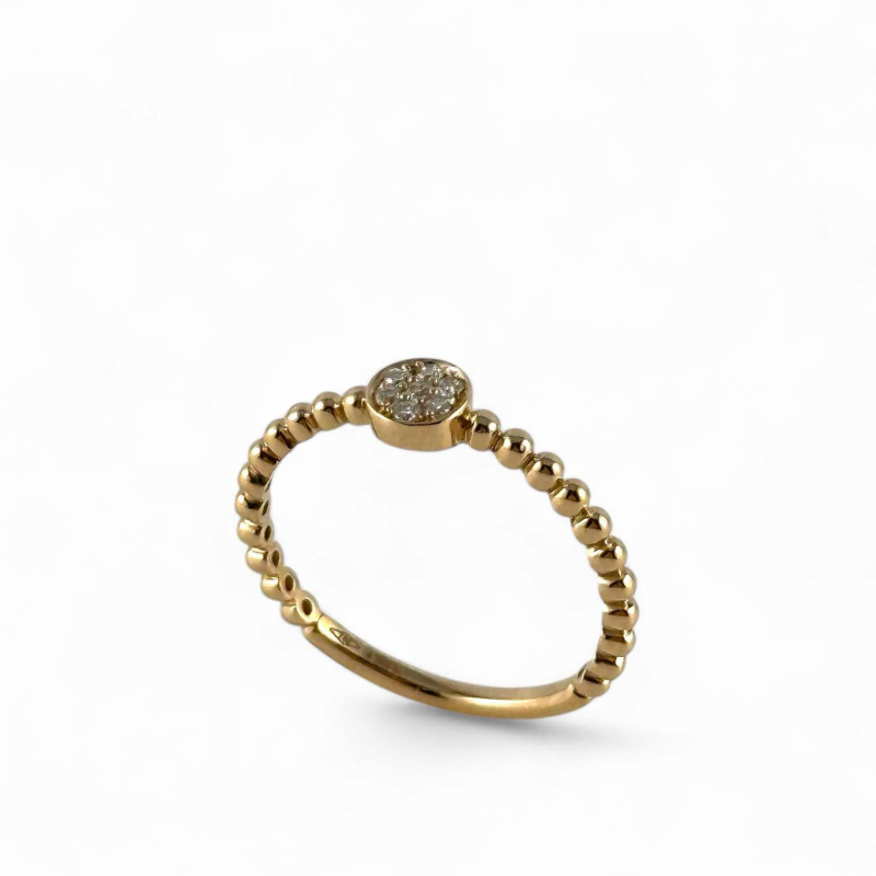 Anello in oro giallo con pavè tondo di diamanti
