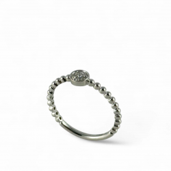 Anello in oro bianco con pavè tondo di diamanti