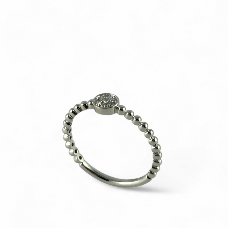 Anello in oro bianco con pavè tondo di diamanti