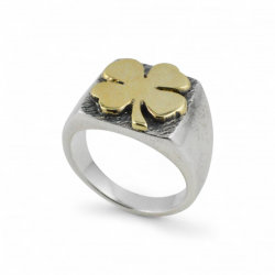 Anello sigillo carrè in argento con quadrifoglio