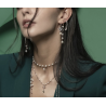 Collana giglio pendente con perle bianche e pietra di luna grigia